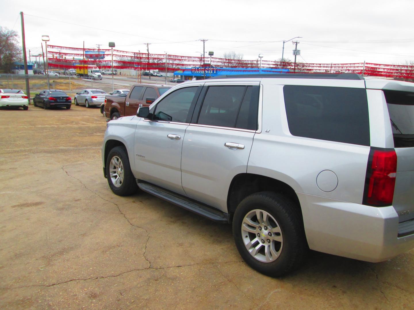 2015 SILVER /BLACK Chevrolet Tahoe (1GNSCBKC4FR) , located at 1815 NE 28th St., Fort Worth, TX, 76106, (817) 625-6251, 32.795582, -97.333069 - Photo#7